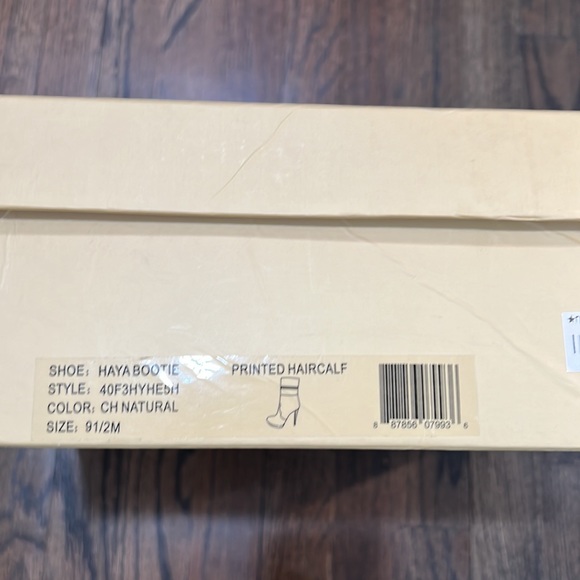 Michael Kors mid calf boots. Leopard print 9 1/2 - Picture 3 of 3